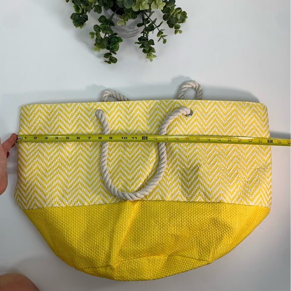 Beach Bag Tote Yellow Chevron Size 14” x 24” - Picture 9 of 11